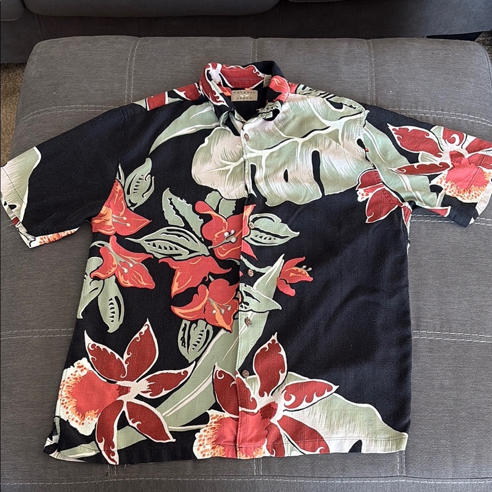 BATURAL ISSUE Black and Red Casual Button Down Shirt with Hawaii Floral Print. M